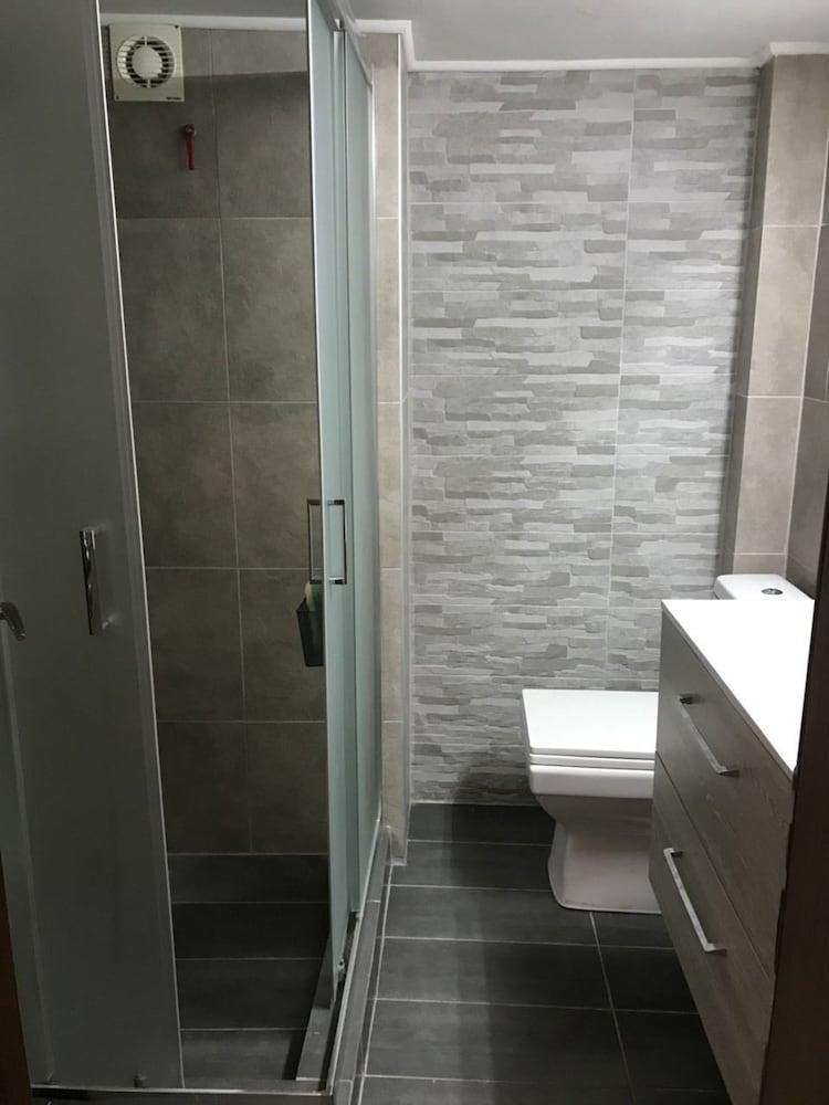 Renovated Minimal Apartment Next To Metro Atena Exterior foto