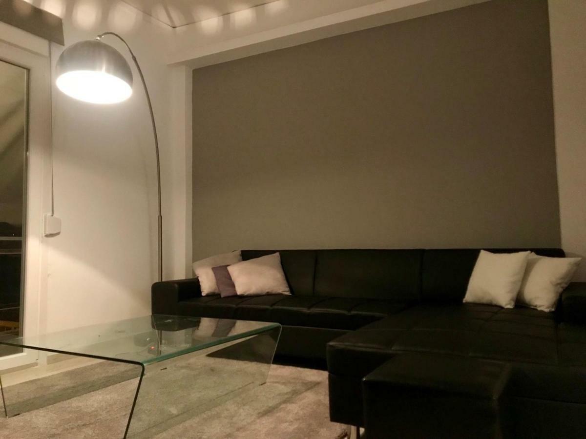 Renovated Minimal Apartment Next To Metro Atena Exterior foto