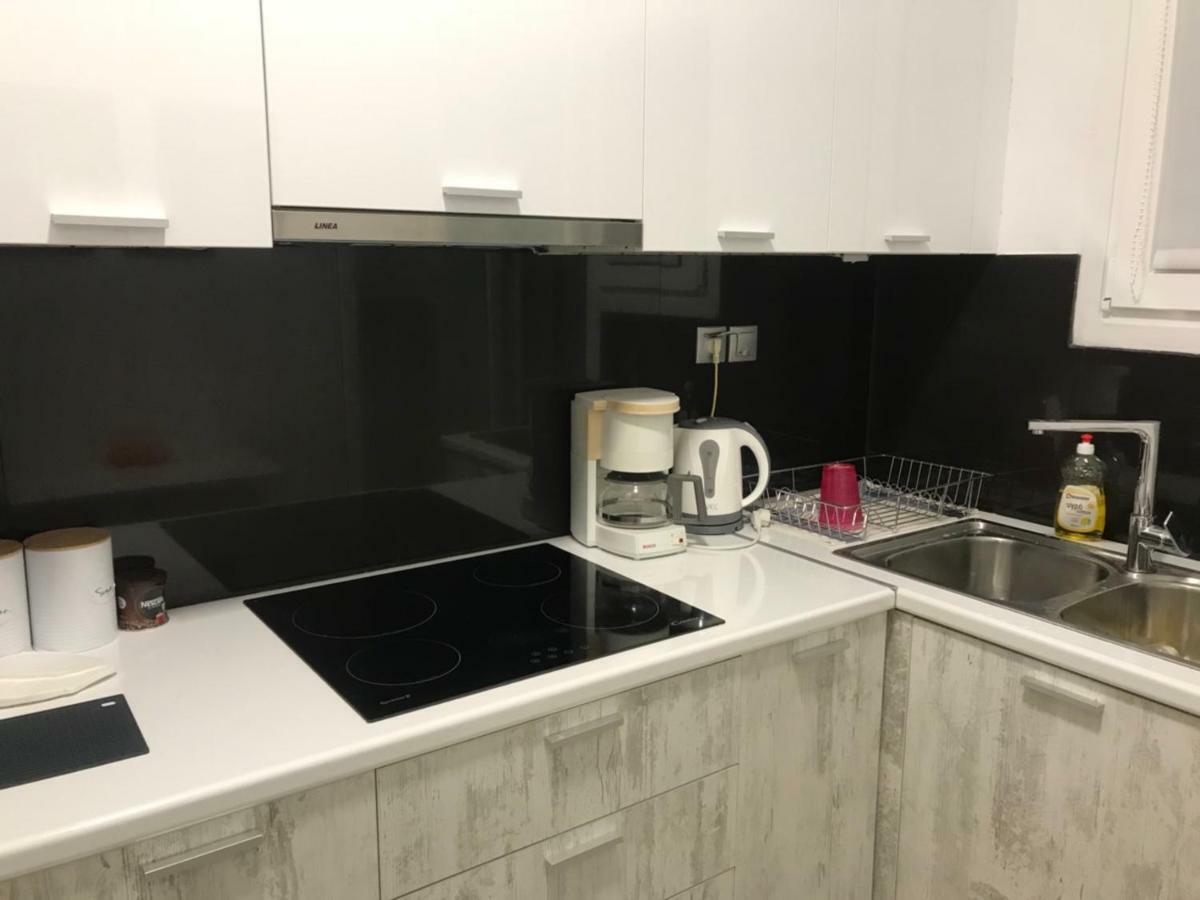 Renovated Minimal Apartment Next To Metro Atena Exterior foto