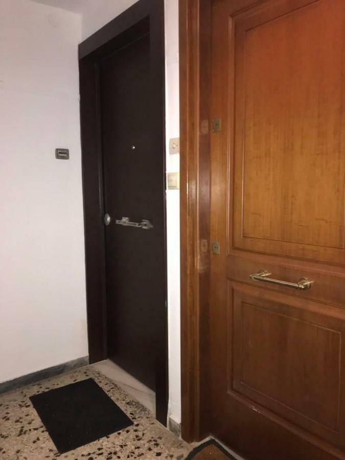 Renovated Minimal Apartment Next To Metro Atena Exterior foto
