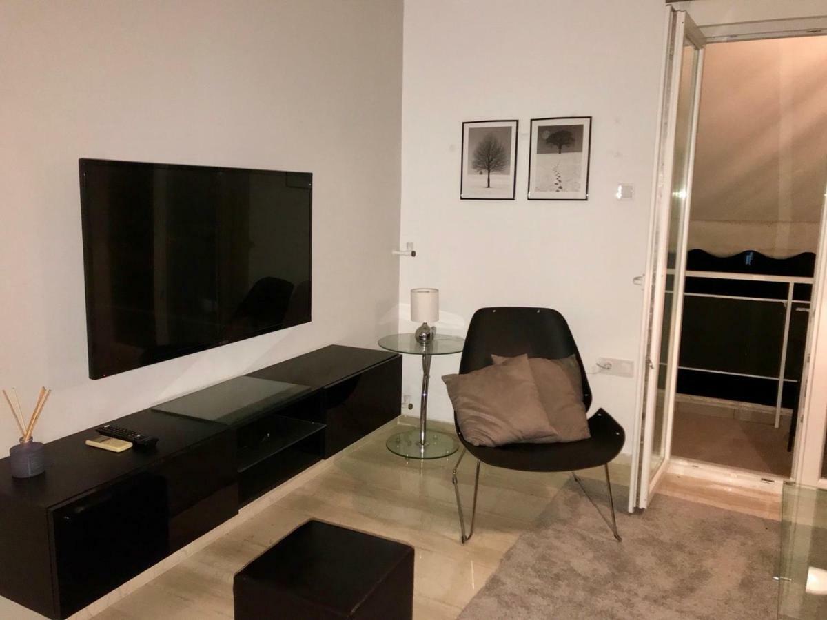 Renovated Minimal Apartment Next To Metro Atena Exterior foto