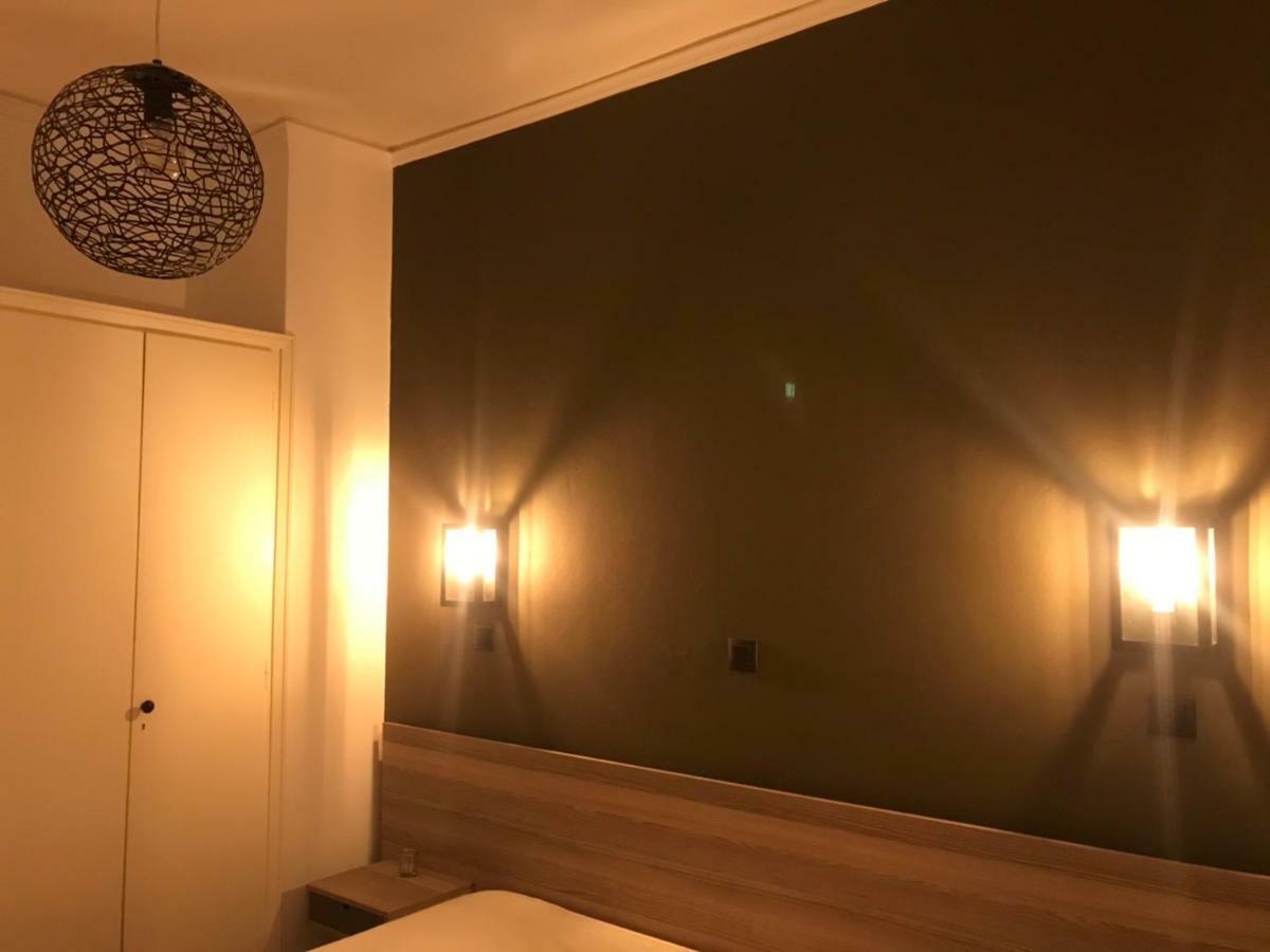 Renovated Minimal Apartment Next To Metro Atena Exterior foto