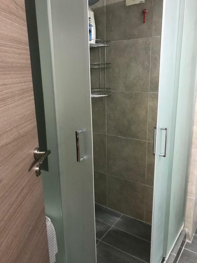 Renovated Minimal Apartment Next To Metro Atena Exterior foto