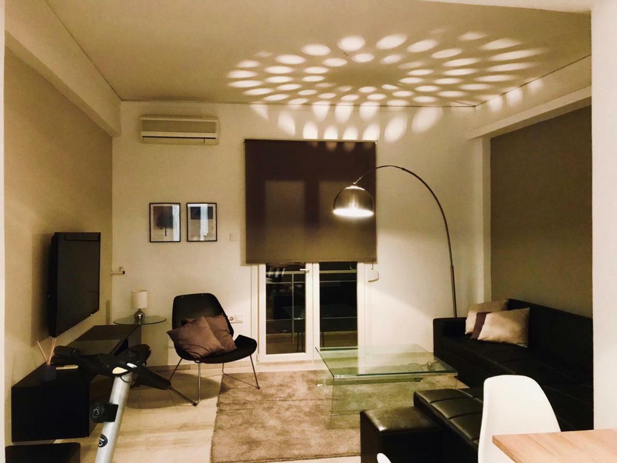 Renovated Minimal Apartment Next To Metro Atena Exterior foto